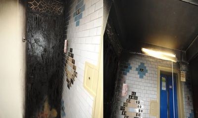В жилом корпусе 4-го микрорайона сгорела обшивка двери в тамбур