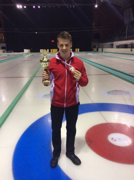 Юный житель Матушкино в составе сборной Москвы завоевал серебро на первенстве России по керлингу