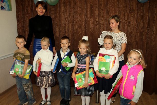 Юным жителям Матушкино оказали благотворительную помощь при подготовке к школе