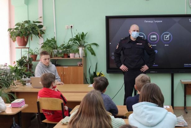 Полицейские отдела Матушкино и Савелки провели профилактические беседы со школьниками