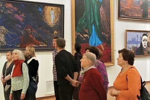 Зеленоградские долголеты совершили экскурсию в галерею народного художника И. Глазунова