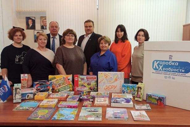 Депутаты района Матушкино приняли участие в акции «Коробка храбрости»