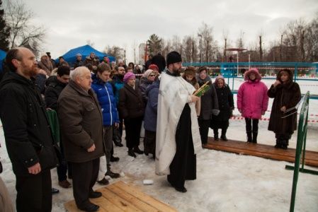 В крещенских купаниях на Черном озере приняли участие более 2000 человек