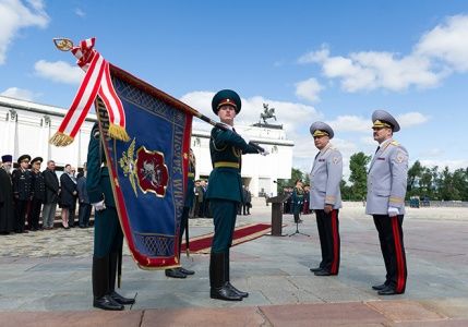 Мэр столицы поздравил полицию Москвы с вручением знамени