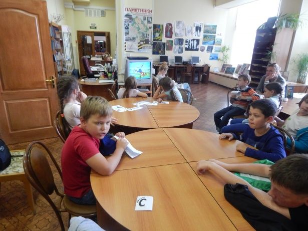 Ко Дню ГИБДД библиотека Матушкино организовала тематическую викторину для детей