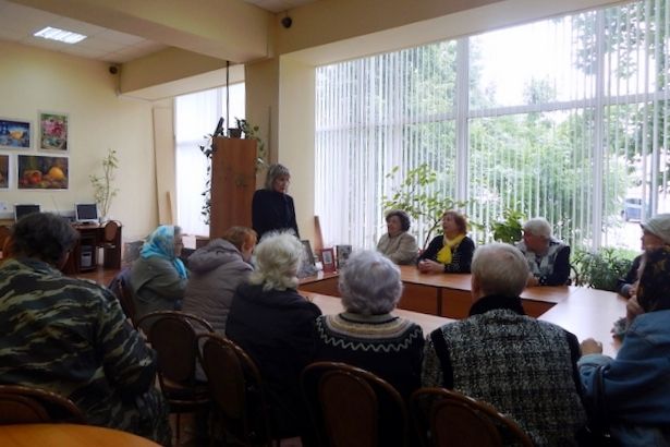 Посетителям ТЦСО «Зеленоградский» рассказали об истории и  традициях Дня семьи, любви и верности