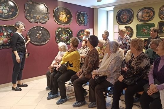 Активные жители Матушкино посетили Жостовскую фабрику декоративной росписи