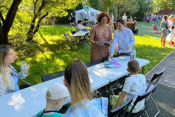 Молодежные активисты организовали для жителей Матушкино веселый дворовый праздник