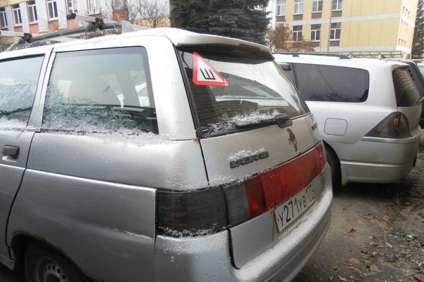 Двум брошенным автомобилям в Матушкино грозит принудительная эвакуация