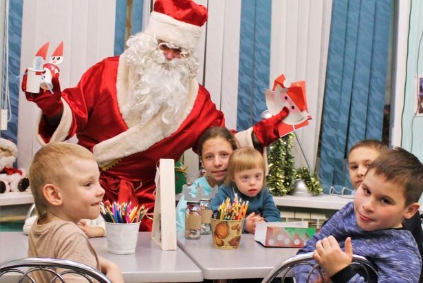 В городских социальных учреждениях отпраздновали день рождения Деда Мороза