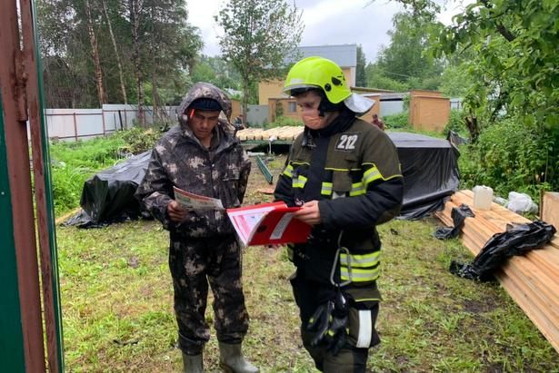 Пожарные Зеленограда посетили садовые товарищества и гаражные кооперативы