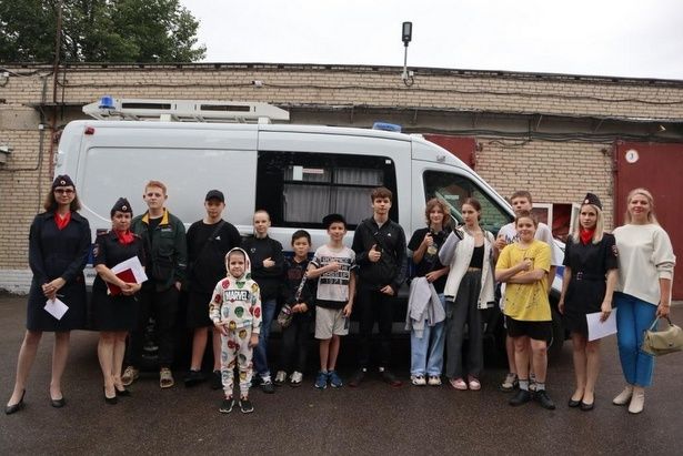 Сотрудники полиции города Зеленоград провели уникальную экскурсию для учащихся школ
