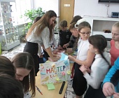 В школе Матушкино прошел праздничный вечер для педагогов и учеников