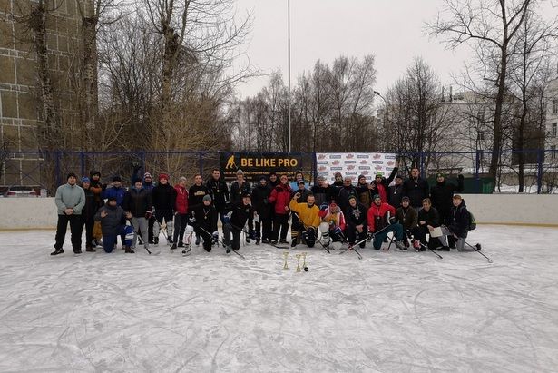 Участниками хоккейного турнира в Матушкино стали пять дворовых команд округа