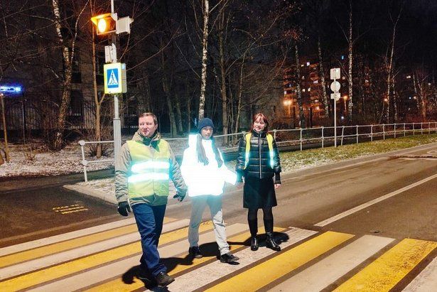 Пешеходам Зеленограда в темное время суток советуют носить с собой световозвращающие элементы