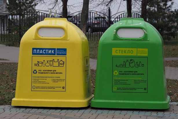 В районе Матушкино установили новые эко-контейнеры для раздельного сбора мусора