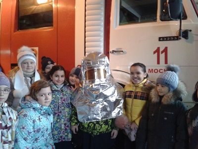 В гостях у огнеборцев Зеленограда побывали ученики средней школы № 854