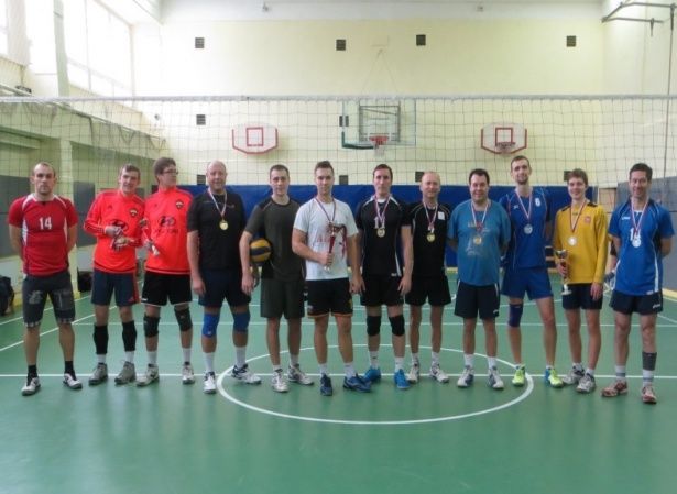 Любители волейбола встретились на турнире в районе Матушкино