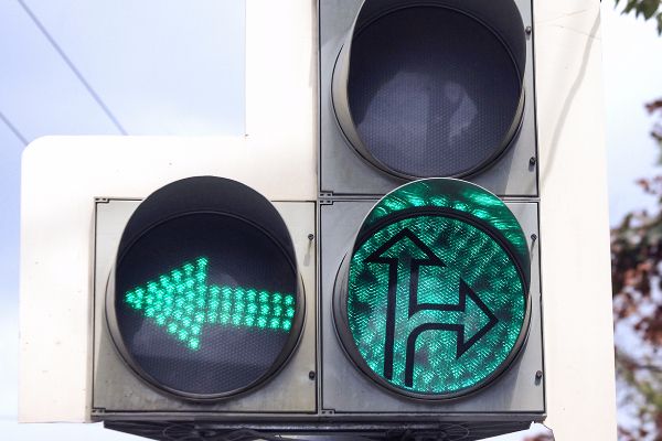 Нерегулируемые пешеходный переход и перекресток в Матушкино оснащают мигающими светофорами