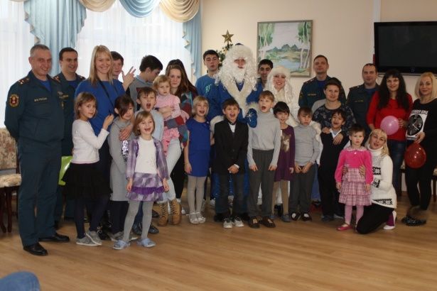 Сотрудники МЧС Зеленограда устроили новогодний праздник для детей 