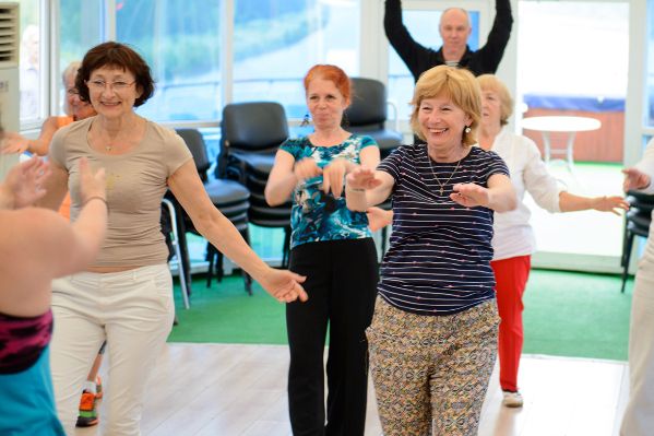 Зеленоградские пенсионеры активно осваивают гимнастические упражнения