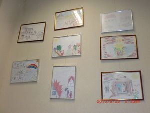 Во 2-м микрорайоне проходит выставка рисунков донецких детей