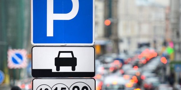 Почти 80% участников интернет-опроса считают платные парковки в Москве благом