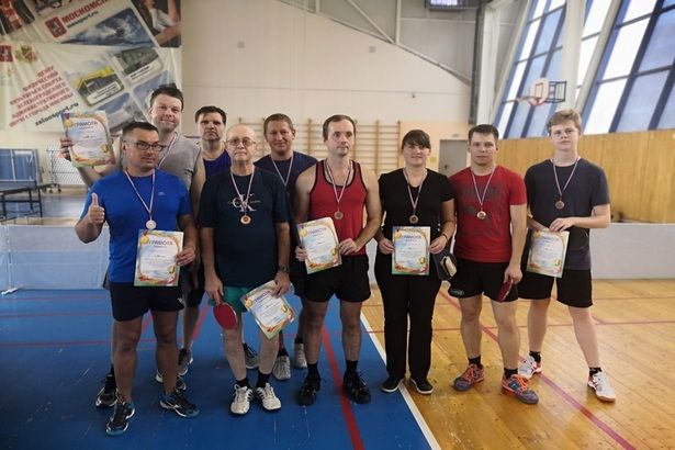 Команда ГБУ «Заря» заняла третье место на окружных соревнованиях по настольному теннису