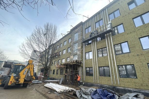 В поликлинике во 2-м микрорайоне Зеленограда установлены новые окна и утеплен фасад