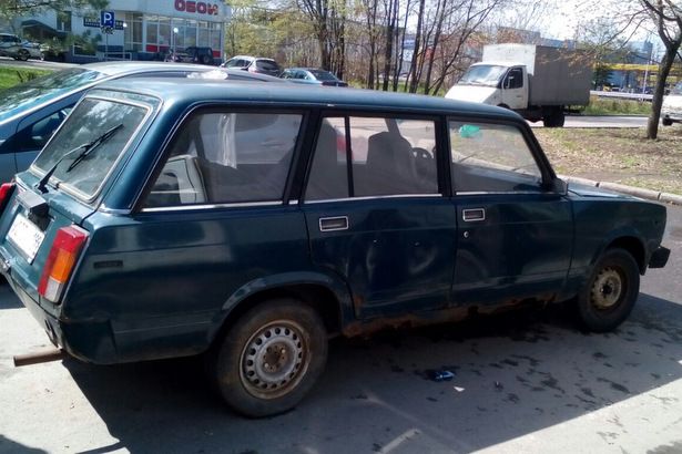 В Матушкино ищут владельцев двух брошенных машин