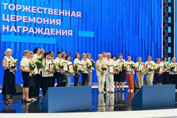 Сотрудницу семейного центра "Зеленоград" наградили благодарственным письмом и грамотой от мэра Москвы