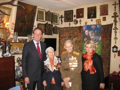 Префект ЗелАО наградил медалями семью ветеранов района Матушкино