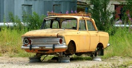 Улицы и дворы района Матушкино освобождают от бесхозных машин