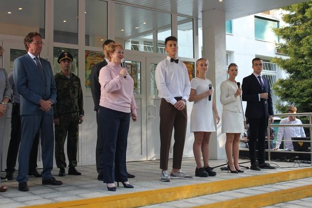 Префект Зеленограда поздравил школьников Матушкино с началом учебы