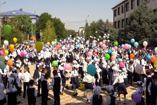 Около 7 тысяч первоклассников 1 сентября пошли в школы Грозного