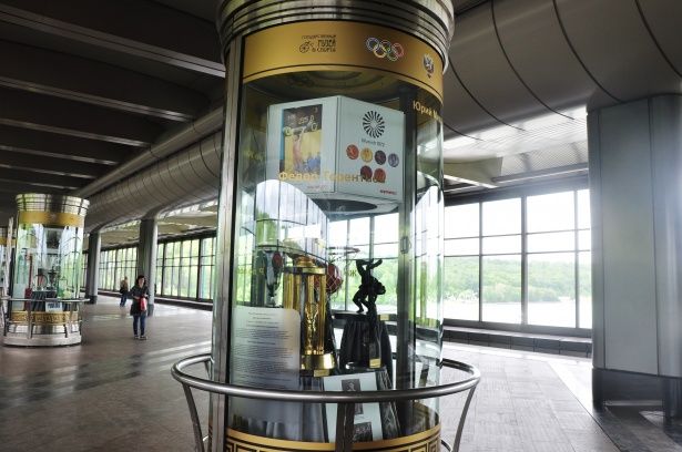 Государственный музей спорта открыл выставку «Золото наших побед» в московском метрополитене