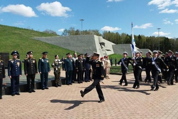У Монумента воинской Славы «Штыки» почтили память героев войны