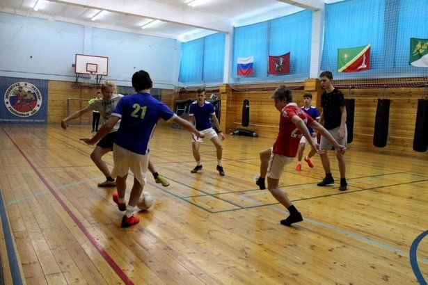 Команда Матушкино принимает участие в городском первенстве по футболу