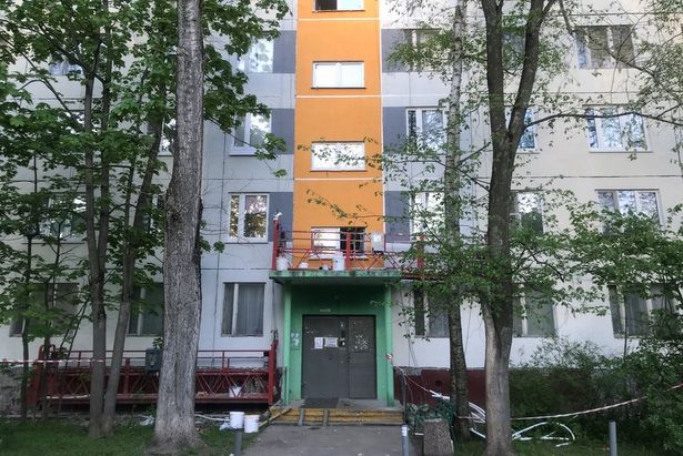 В 4-м микрорайоне Зеленограда идут работы по ремонту фасада жилого дома