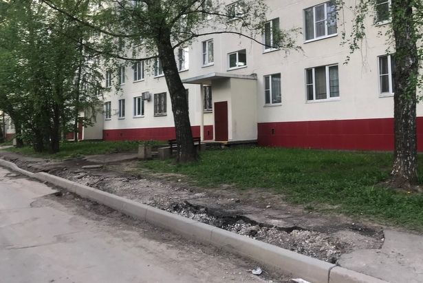 Специалисты ОАТИ проверяют итоги ремонта асфальта во дворах района Матушкино
