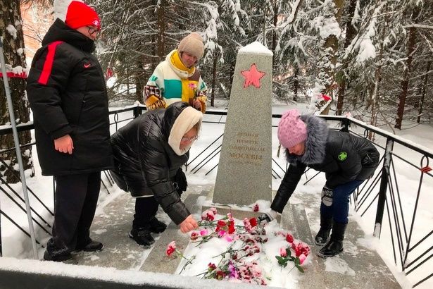 Подопечные РЦдИ «Ремесла» возложили цветы к могиле Неизвестного солдата