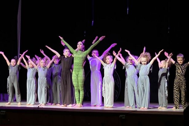 Детский театр "Крылья" открыл весенне-летнюю сессию спектаклей премьерой в ДК "Метролог"