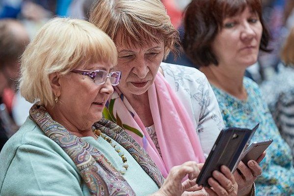 ГБУ «Заря» приглашает пенсионеров на бесплатные занятия в рамках программы «Московское долголетие»