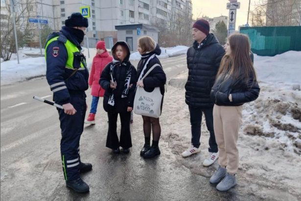 Дорожные инспекторы Зеленограда вместе с родителями школьников провели акцию «Родительский патруль»