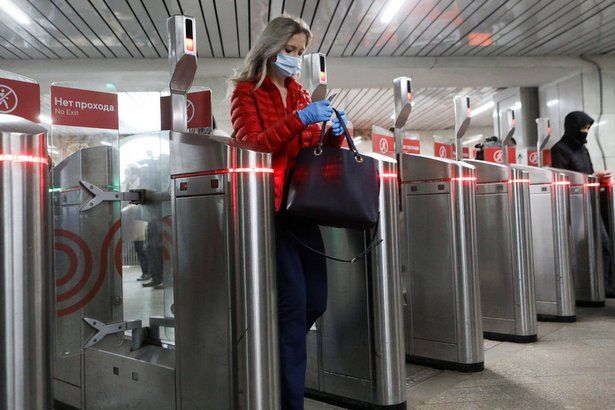 Дептранс: Утром в метро 99% пассажиров надели маски