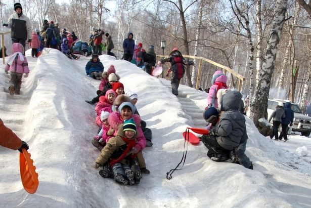 Для юных жителей района Матушкино готовят снежную горку
