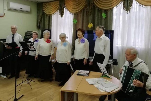 Ансамбль "Славяне" порадовал жителей Матушкино популярными песнями прошлых лет