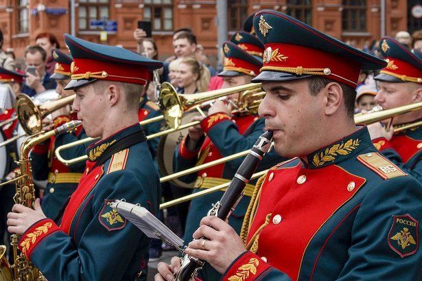 Посетители московских парков насладятся выступлениями военных оркестров