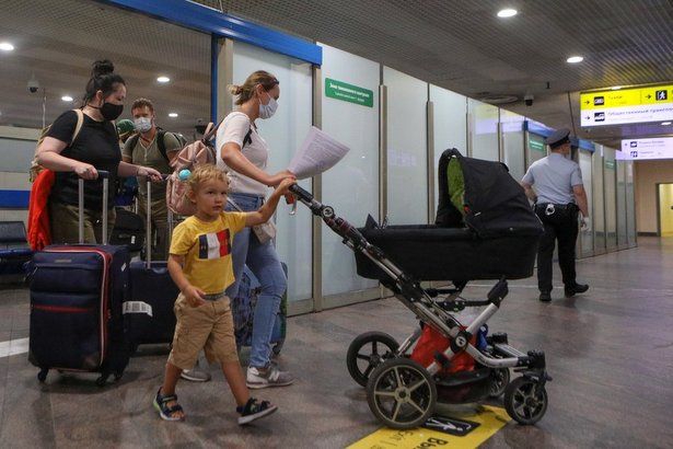 Коронавирус выявляют у 0,06 процентов вернувшихся с отдыха россиян