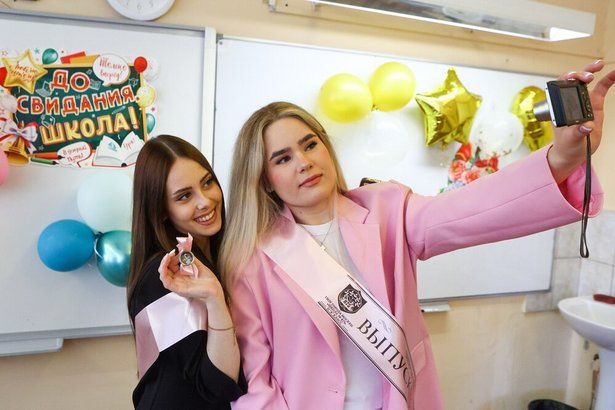 Собянин поздравил выпускников московских школ с праздником последнего звонка